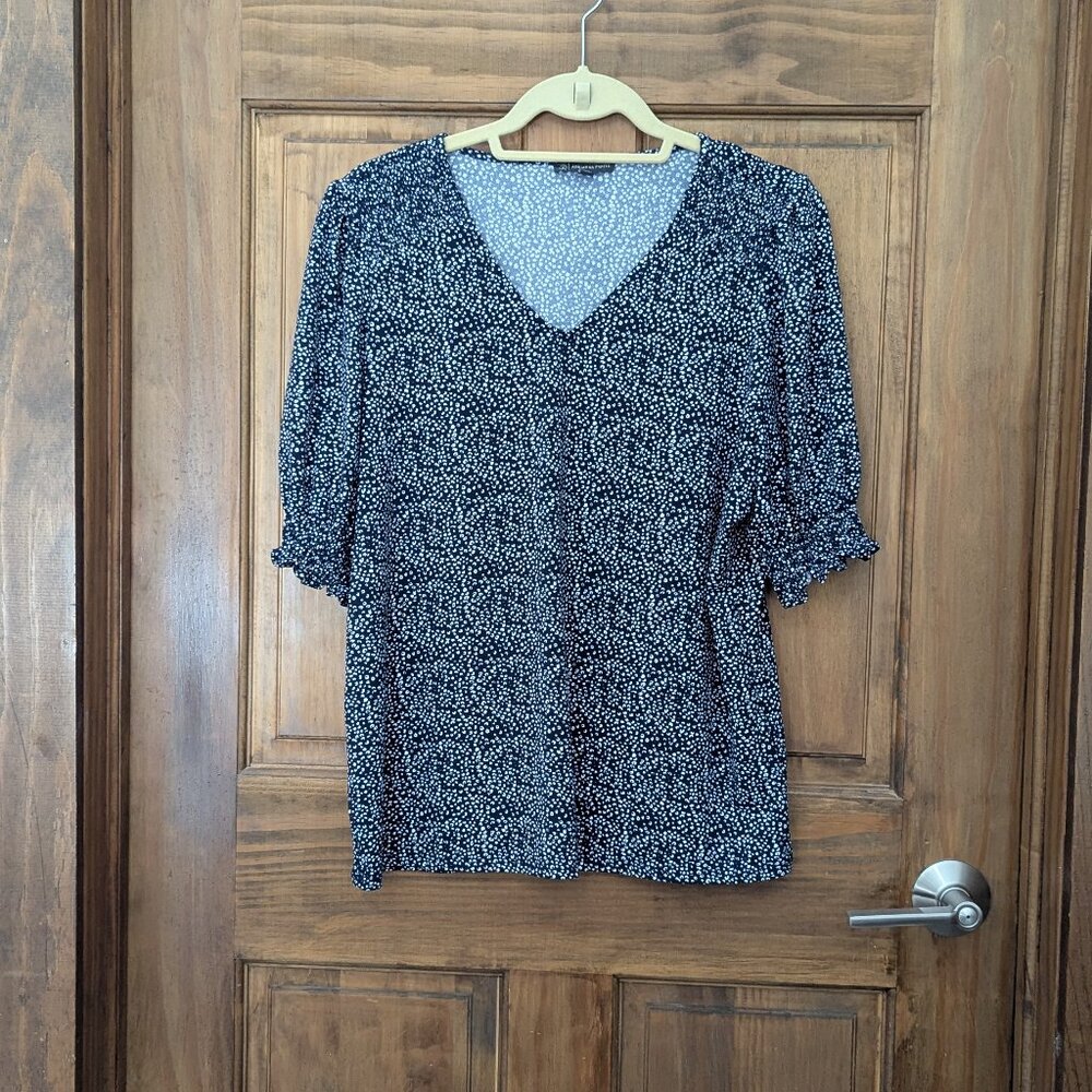 Women's Blue & White Print Short Sleeve Blouse by Adrianna Papell. Size Large.